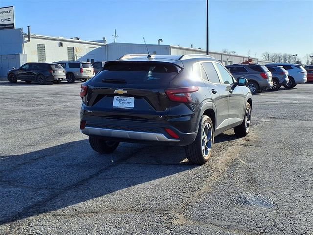Used 2025 Chevrolet Trax LT w/ LT Convenience Package image 24