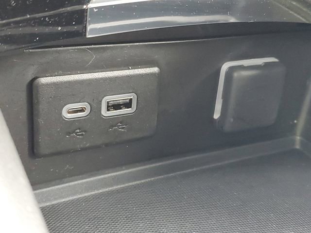 Used 2023 Buick Envision Essence image 30