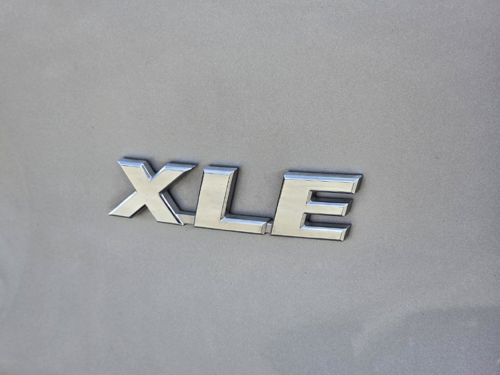 Used 2021 Toyota RAV4 XLE Premium FWD image 5