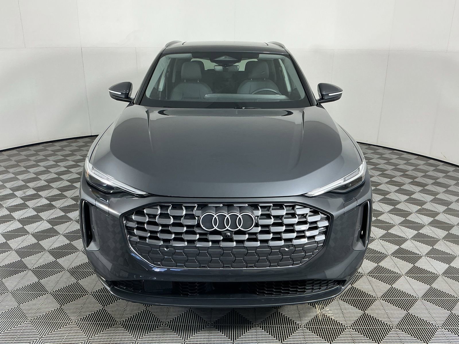 Used 2025 Audi Q5 Premium w/ Premium Plus AWD/4WD image 2