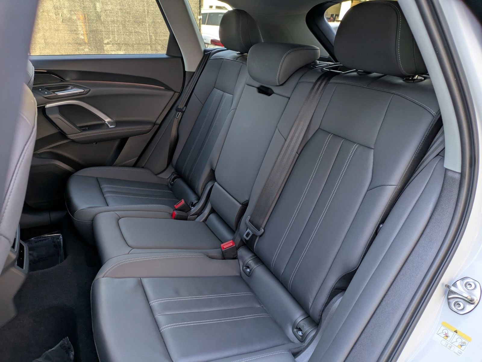 Used 2025 Audi Q5 Premium w/ Convenience Package image 31