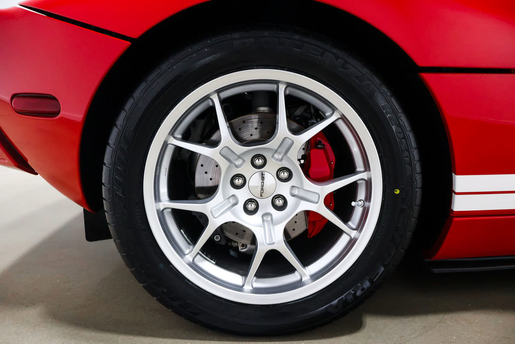 Used 2006 Ford GT RWD image 25
