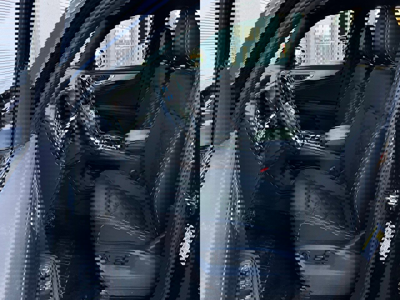 Used 2025 Volkswagen Atlas Cross Sport SE image 10