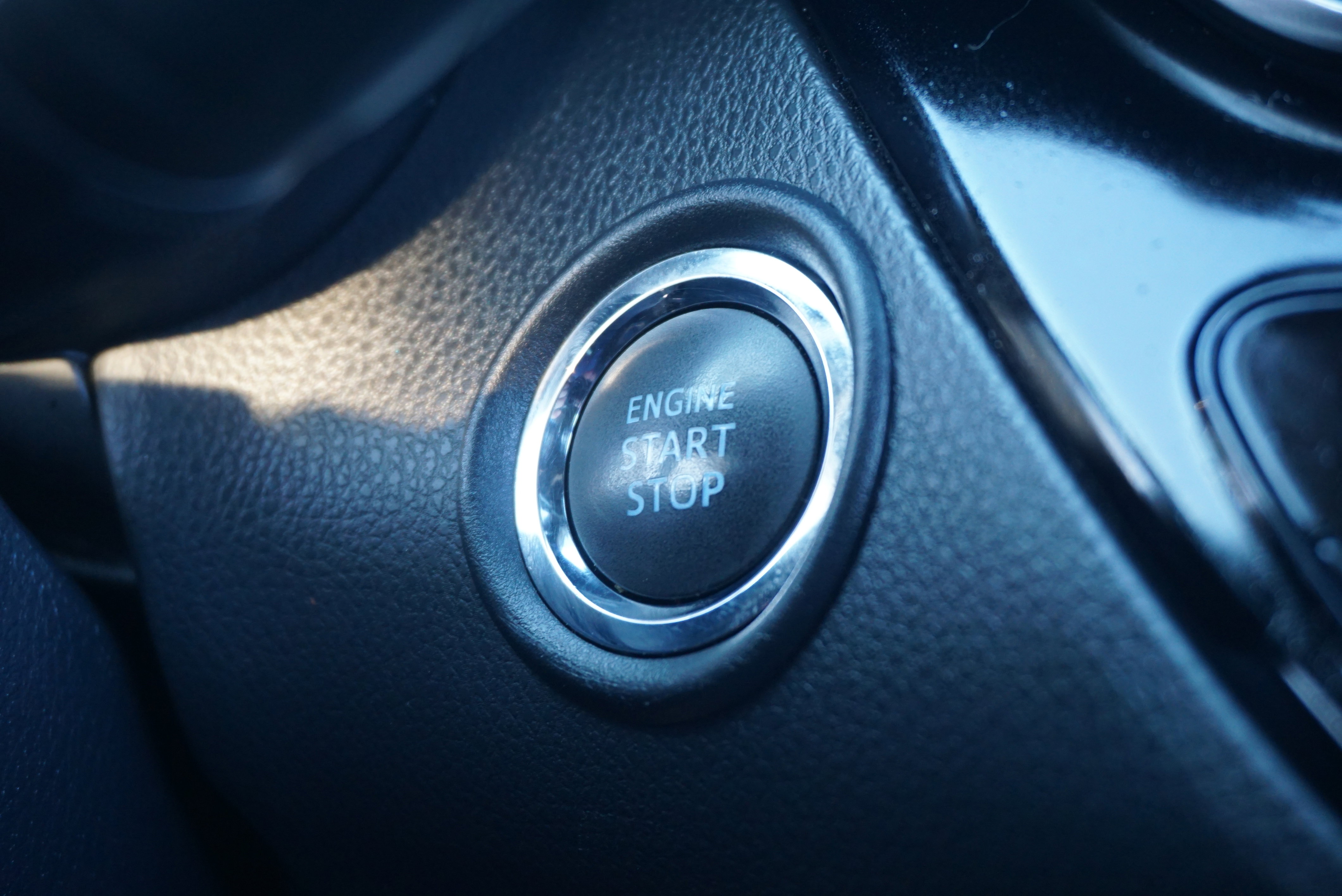 Used 2022 Toyota C-HR XLE image 11