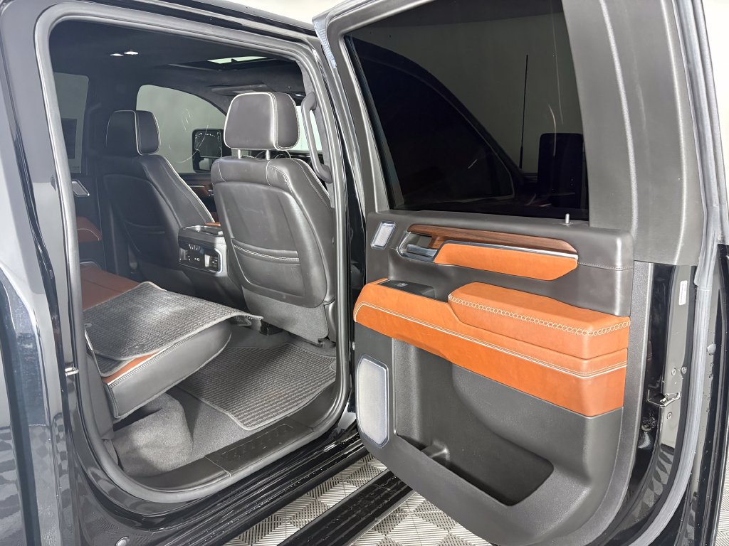 Used 2024 GMC Sierra 3500 Denali Ultimate AWD/4WD image 34
