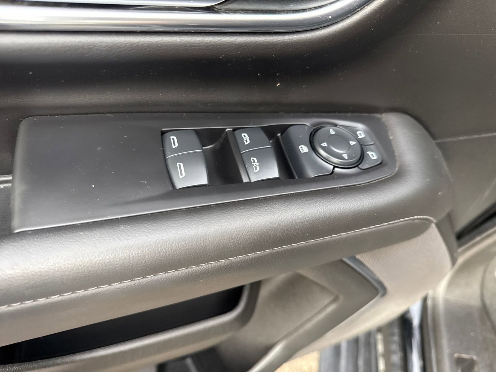 Used 2024 GMC Yukon SLE w/ Gmc Pro Safety Plus Package image 11