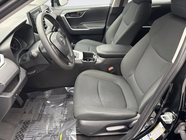 Used 2022 Toyota RAV4 LE image 11