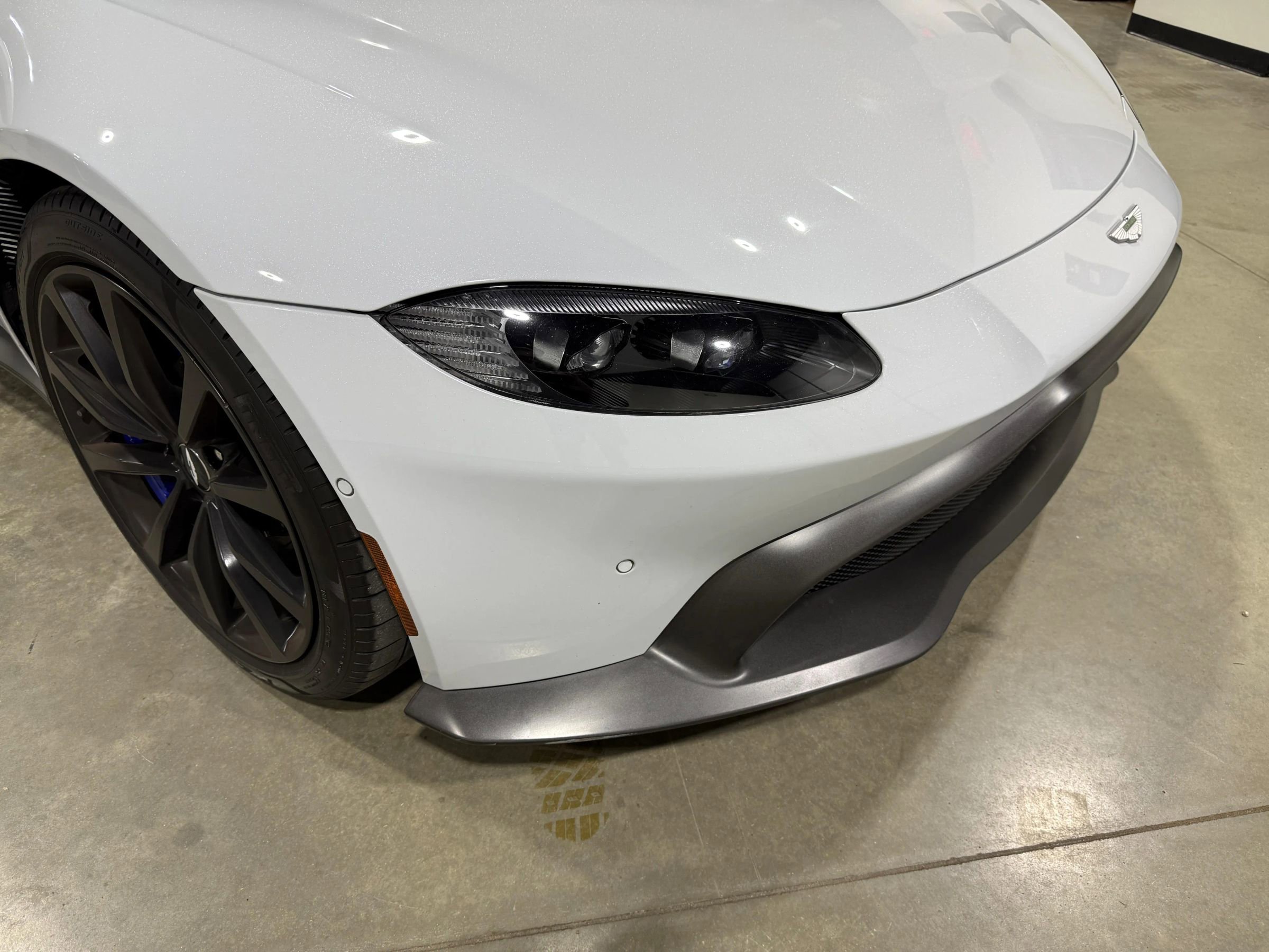 Used 2020 Aston Martin V8 Vantage Coupe image 43