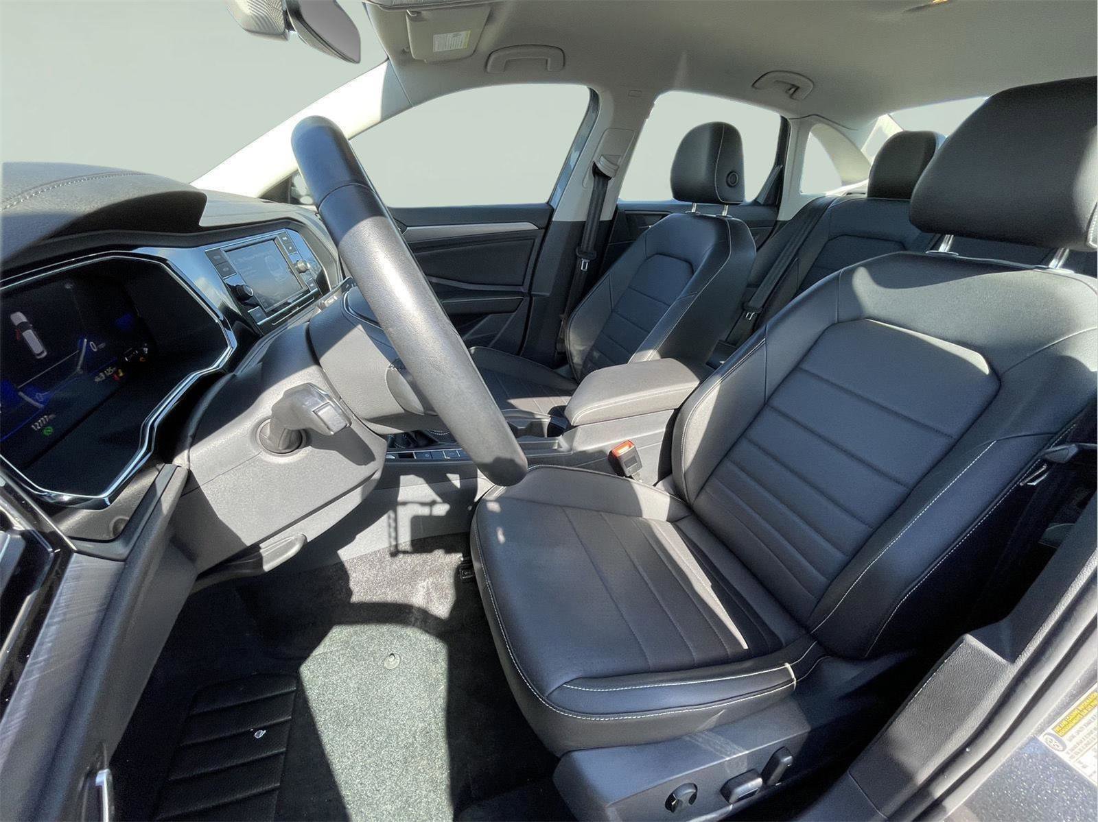 Used 2023 Volkswagen Jetta SE FWD image 11