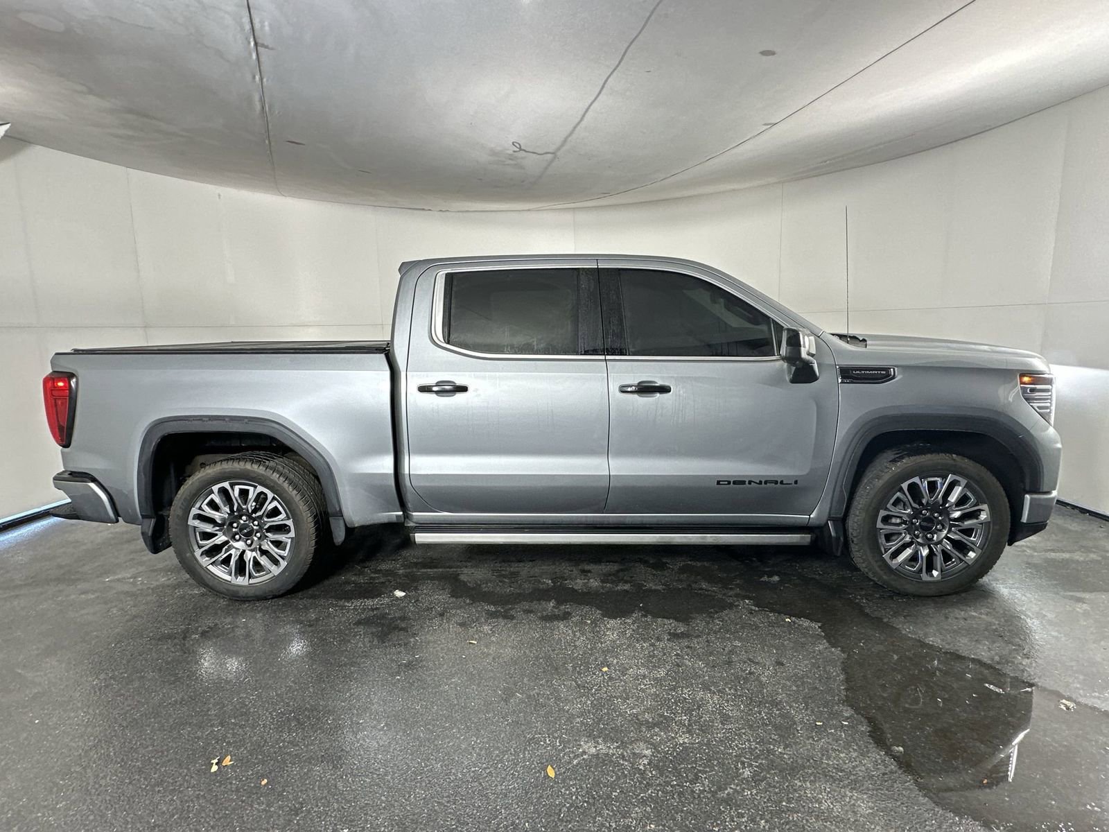 Used 2025 GMC Sierra 1500 Denali Ultimate AWD/4WD image 9