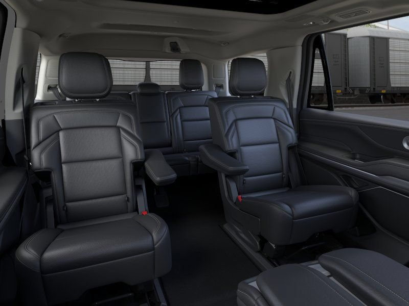 New 2026 Lincoln Navigator Reserve AWD/4WD image 11