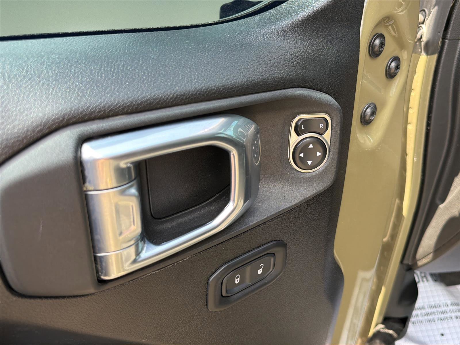 Used 2025 Jeep Gladiator Mojave AWD/4WD image 24