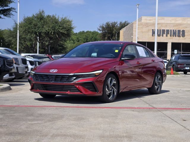 Certified 2025 Hyundai Elantra Sport FWD image 3