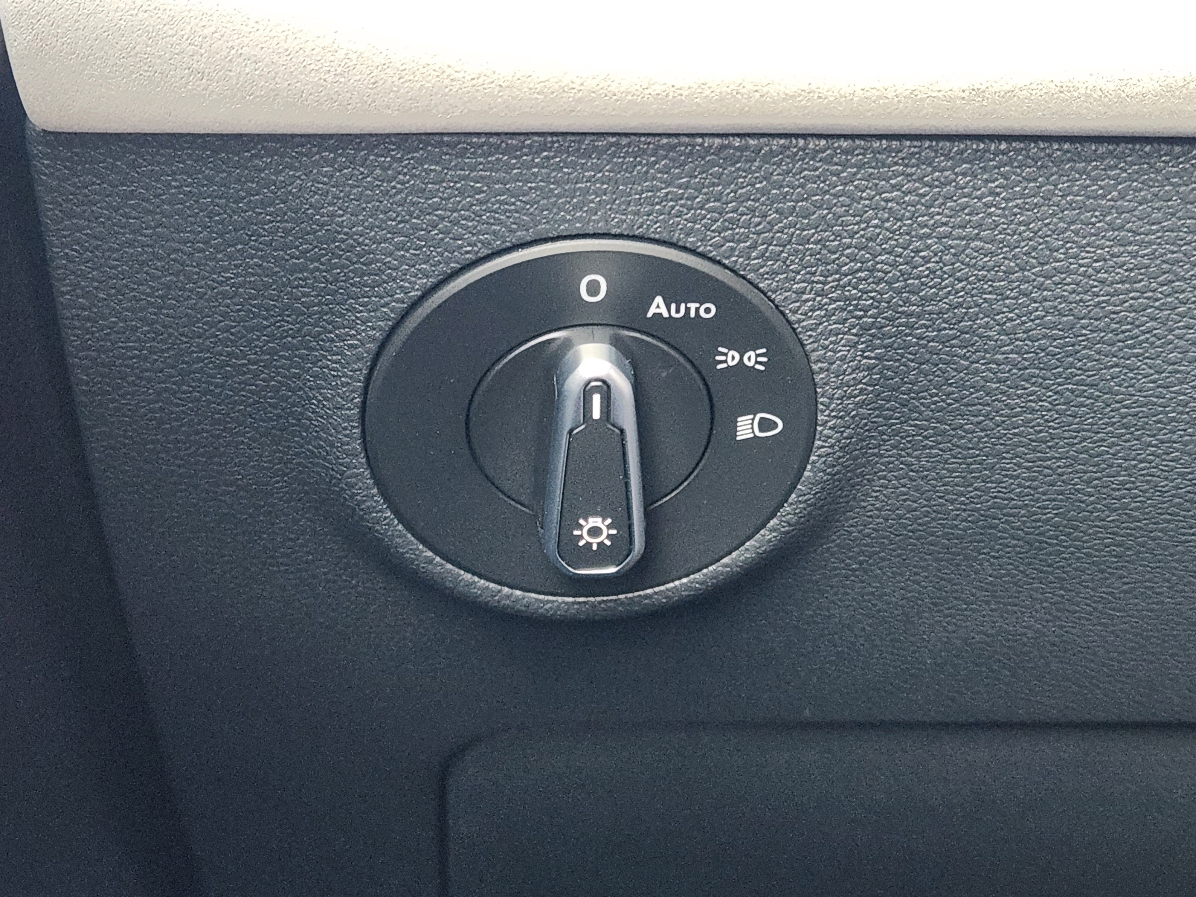 Used 2025 Volkswagen Taos SE image 34