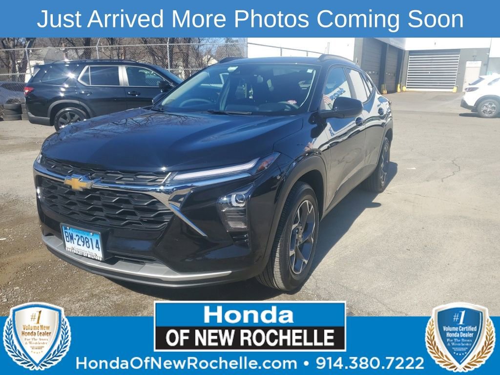 Used 2024 Chevrolet Trax LT image 1