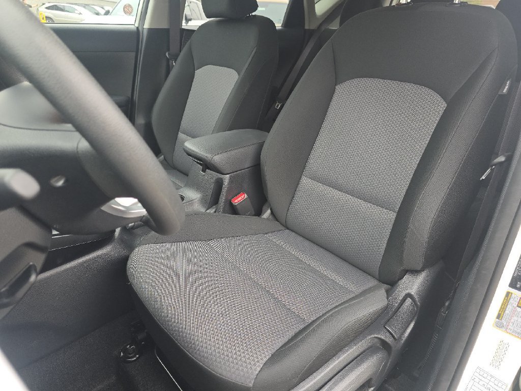 Used 2025 Kia Soul LX w/ LX Technology Package FWD image 21