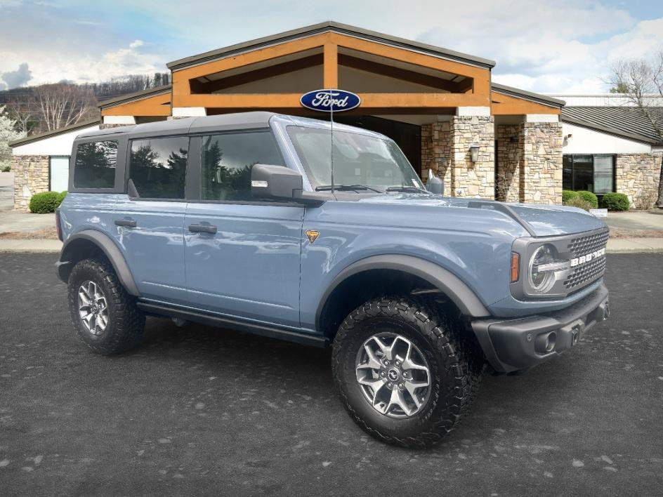 Used 2025 Ford Bronco Badlands AWD/4WD image 3