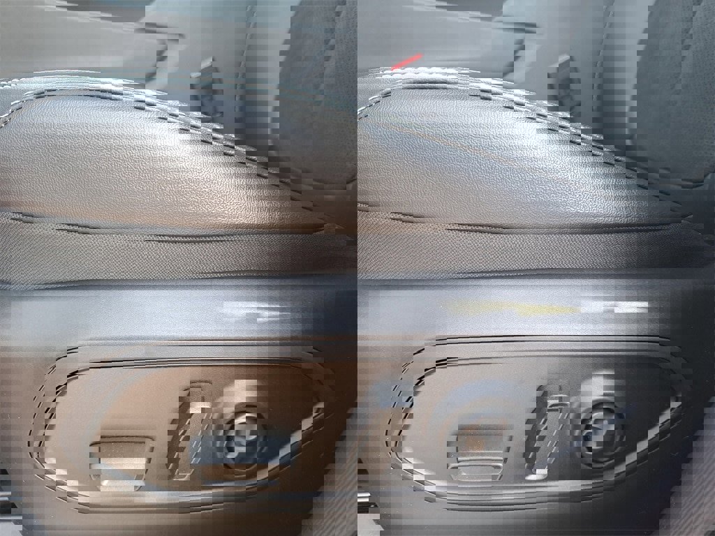 New 2025 Jeep Grand Cherokee Altitude image 28