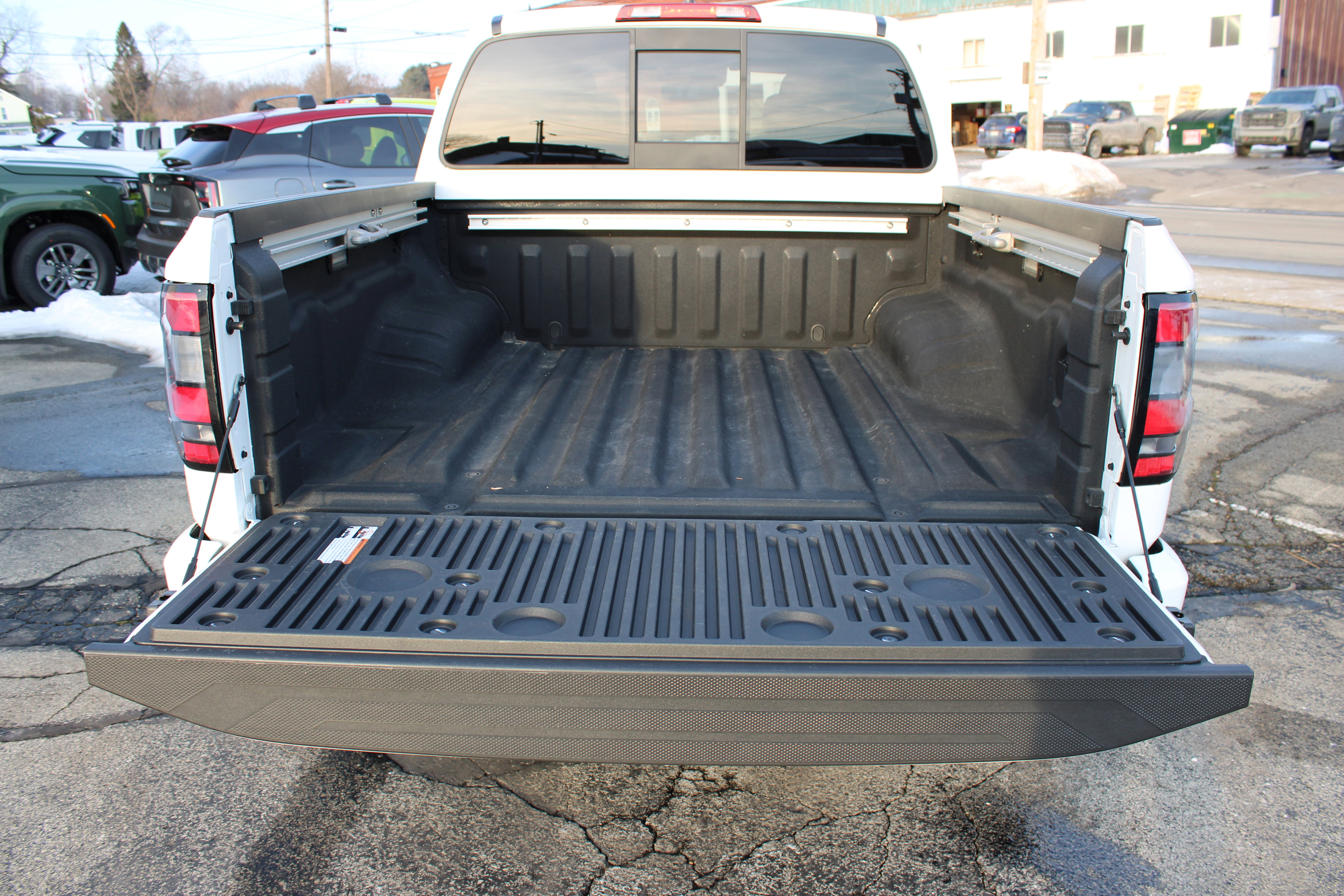 Certified 2022 Nissan Frontier PRO-4X w/ Pro-4X Premium Package image 8