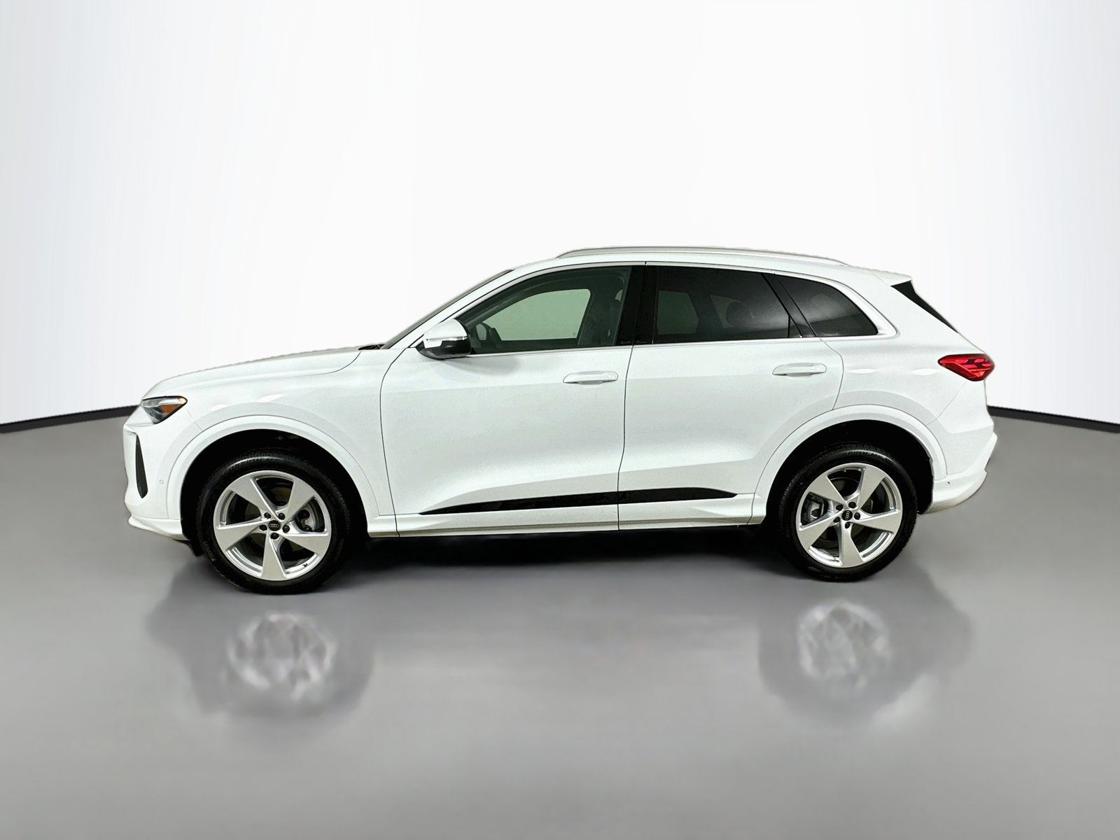 Certified 2025 Audi Q5 Premium Plus AWD/4WD image 8