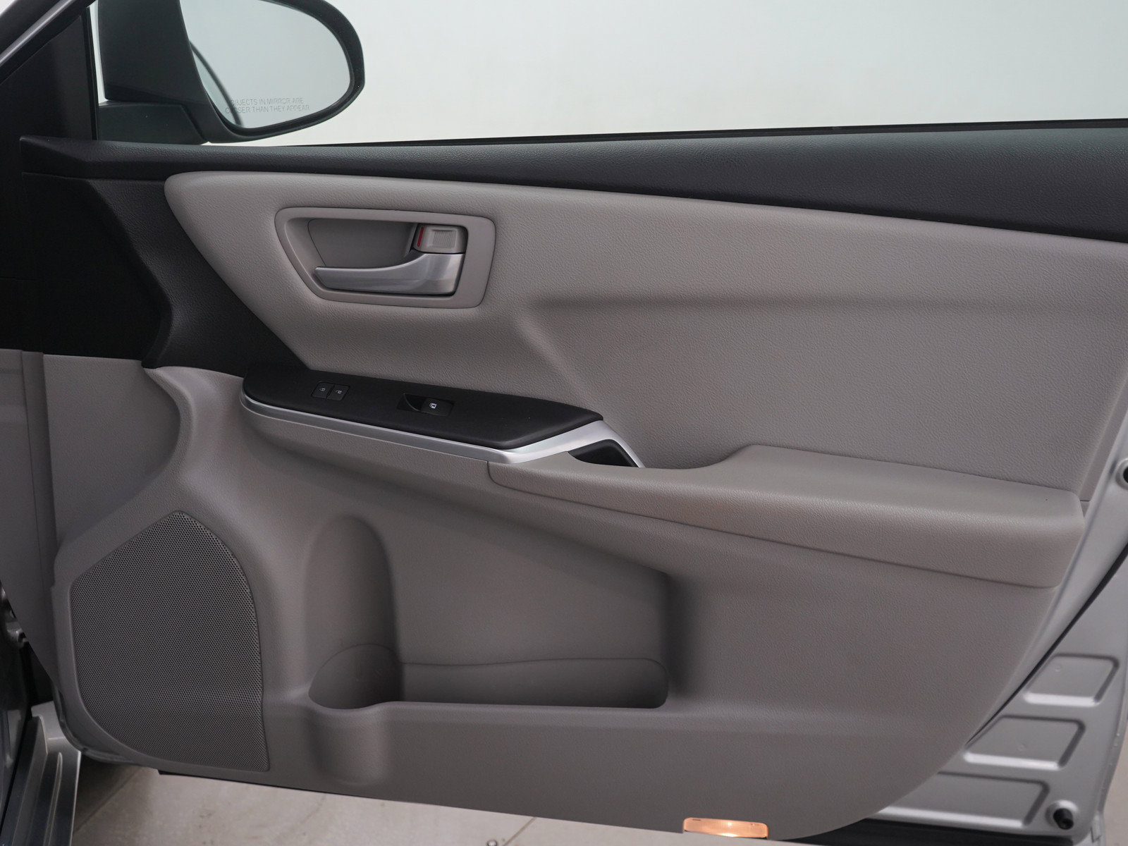 Used 2016 Toyota Camry LE FWD image 9