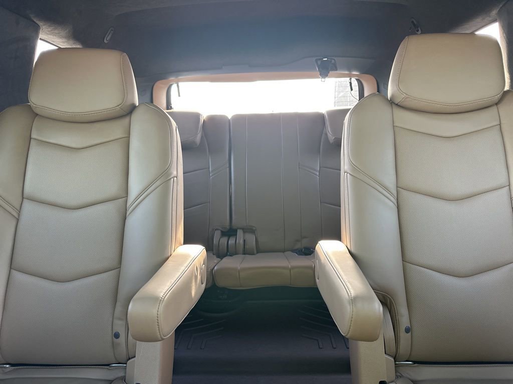 Used 2020 Cadillac Escalade Platinum AWD/4WD image 21