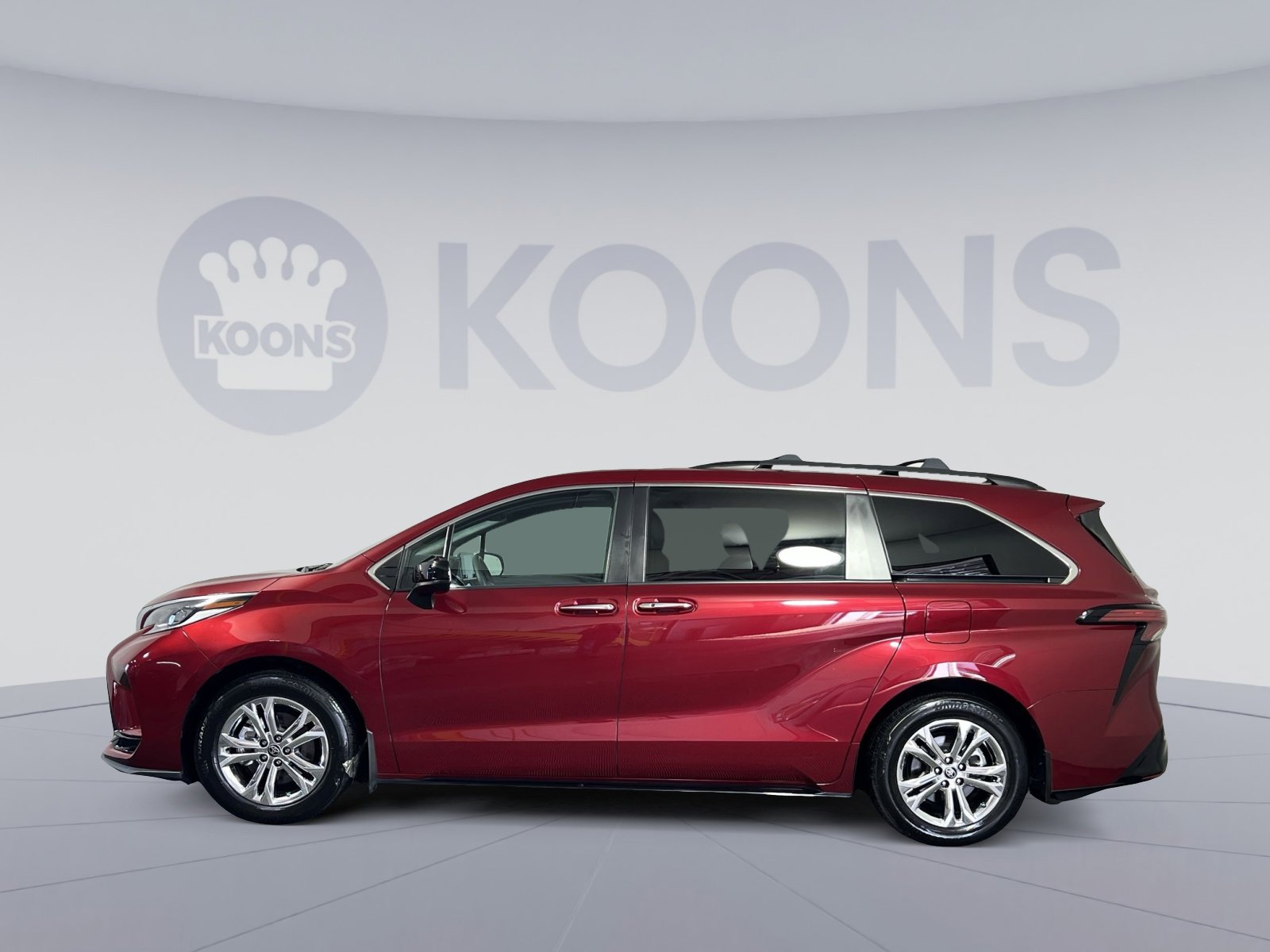 Used 2022 Toyota Sienna XSE AWD/4WD image 4