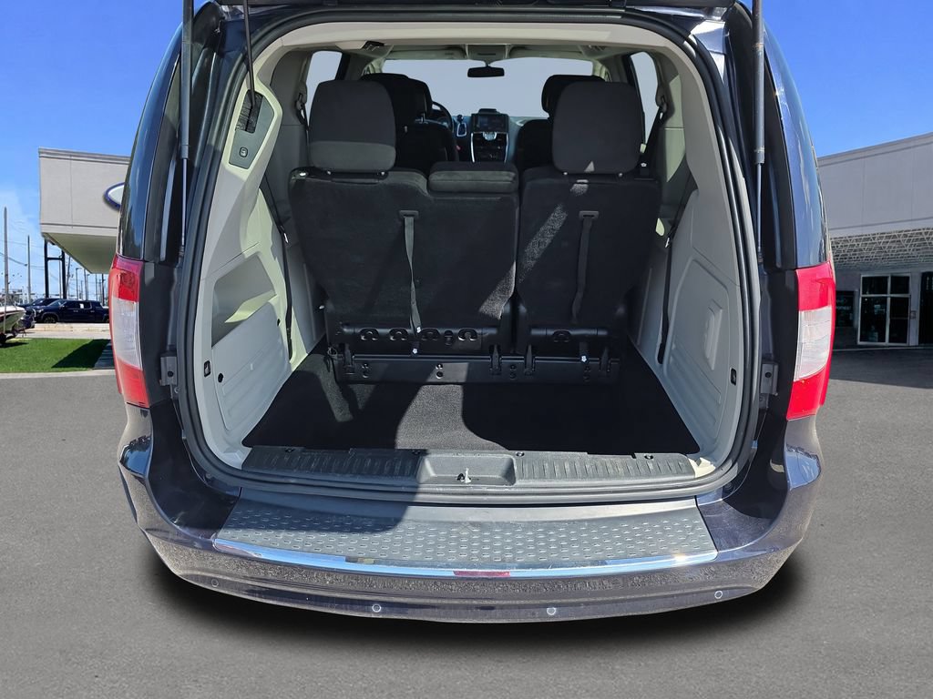 Used 2011 Chrysler Town & Country Touring FWD image 29