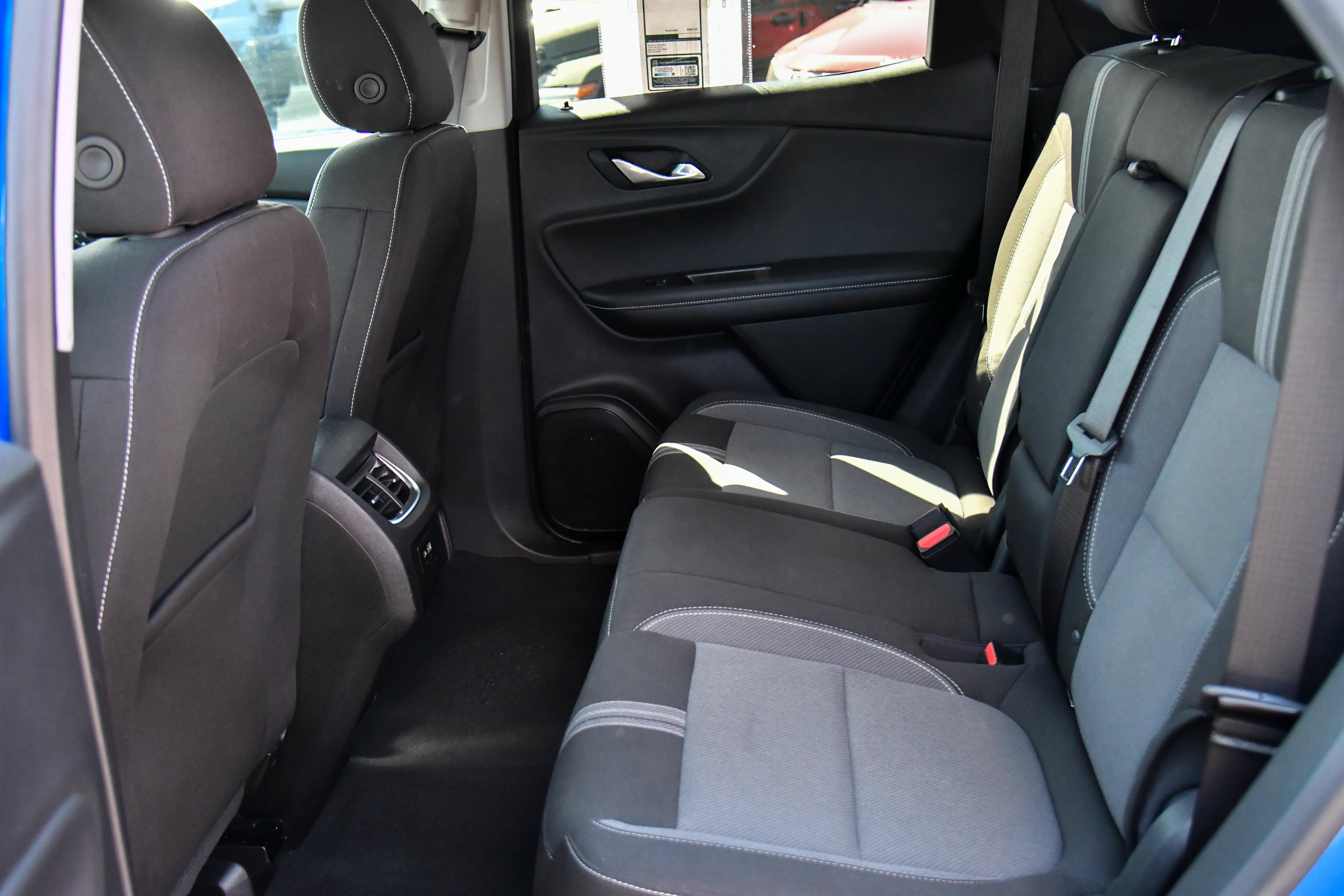 Used 2025 Chevrolet Blazer LT FWD image 35