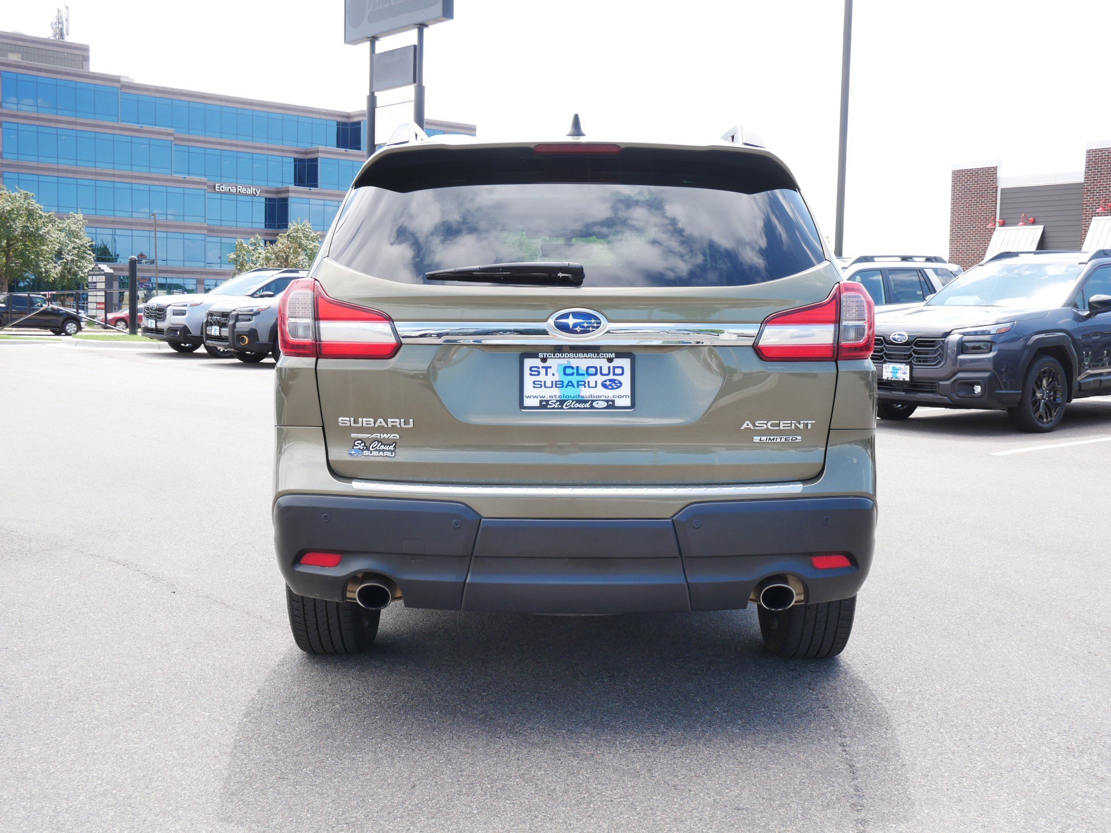 Used 2022 Subaru Ascent Limited w/ Technology Package AWD/4WD image 6