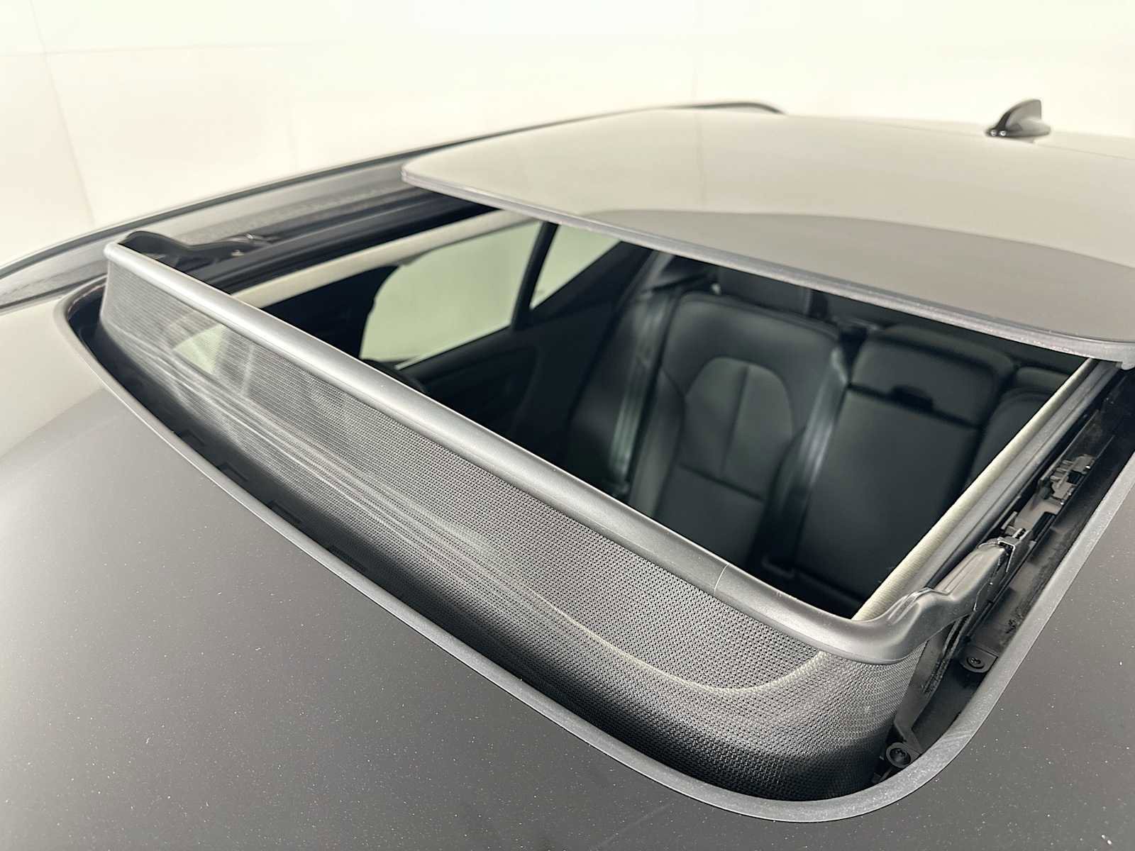 Used 2025 Volvo XC40 B5 Core w/ Protection Package Premier image 20