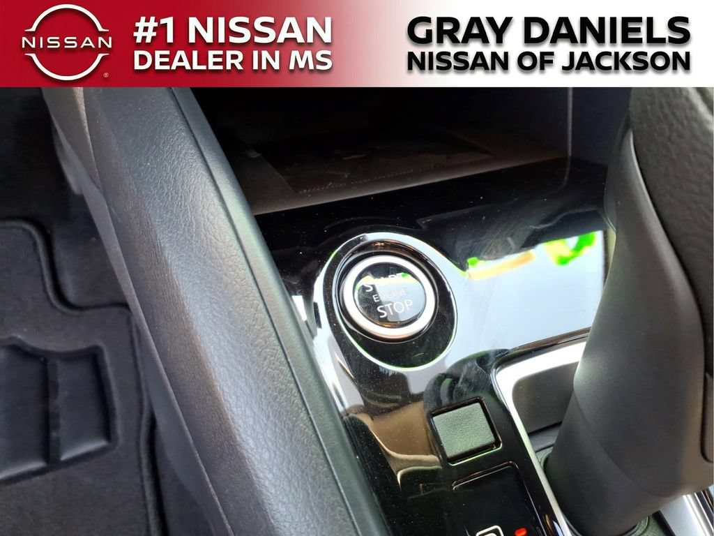 New 2025 Nissan Versa SV w/ Trunk Package FWD image 15