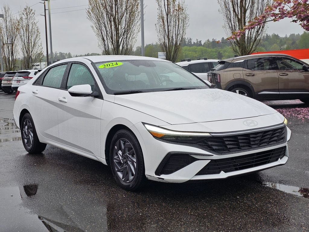 Used 2024 Hyundai Elantra SEL FWD image 3