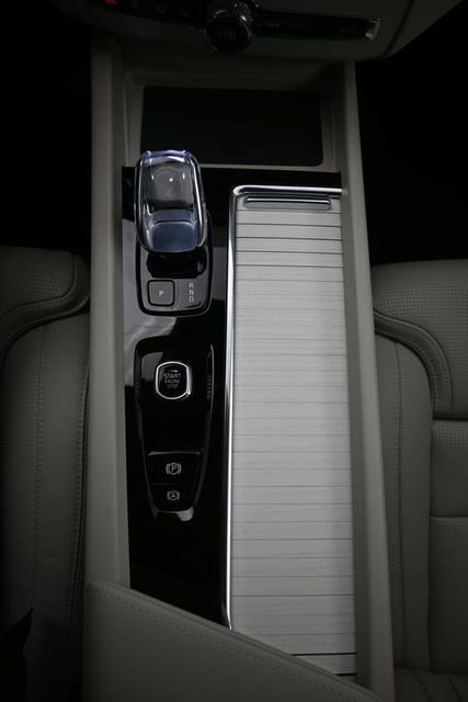 New 2026 Volvo XC60 B5 Ultra w/ Protection Package Premier image 10