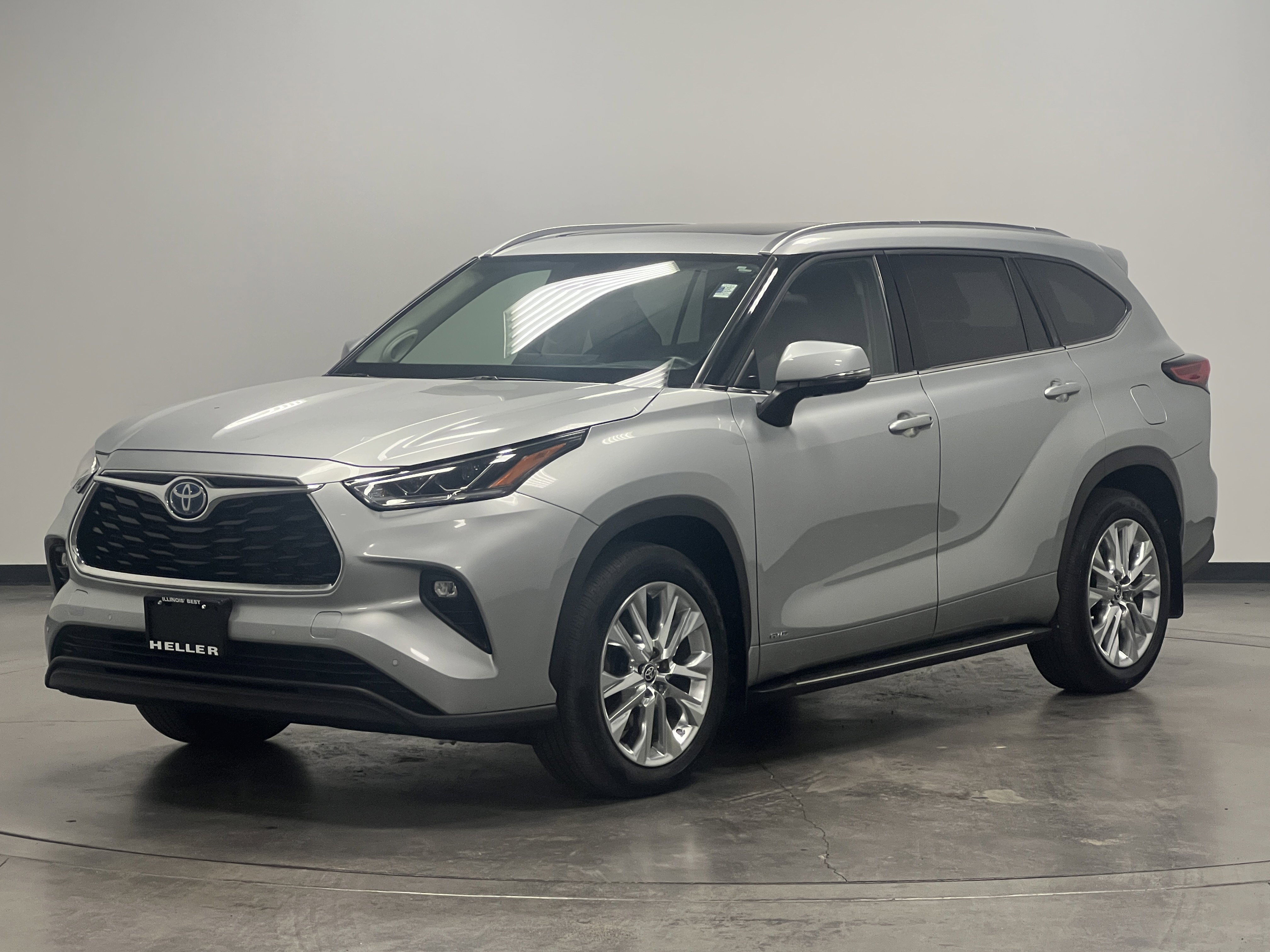 Used 2023 Toyota Highlander Limited image 4