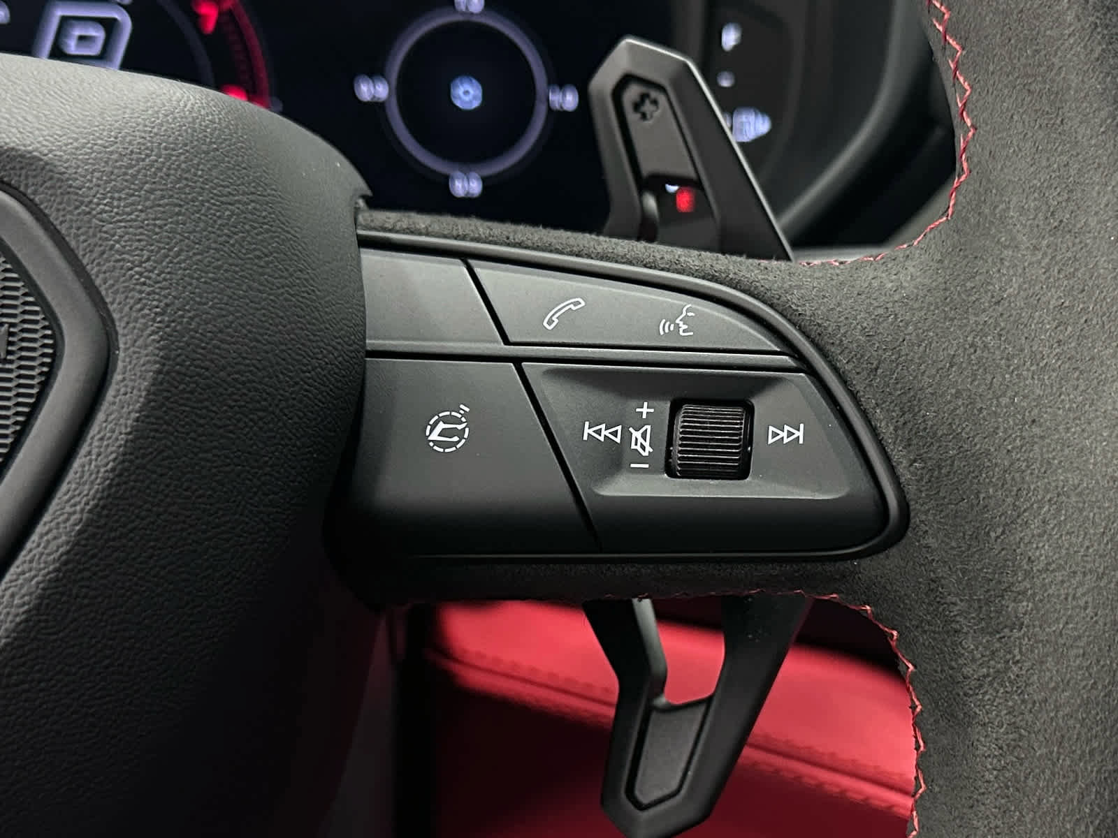 Used 2025 Lamborghini Urus SE image 26