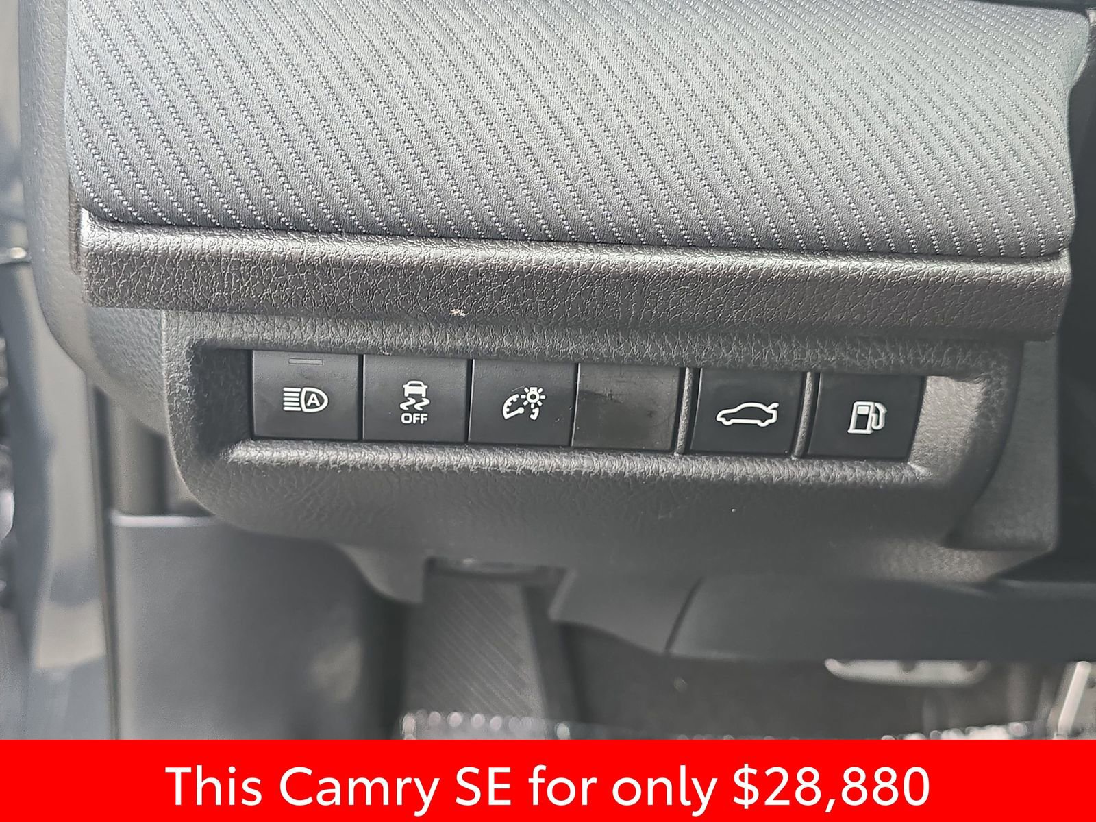 Used 2025 Toyota Camry SE image 30