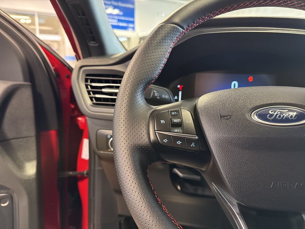 Used 2025 Ford Escape ST-Line AWD/4WD image 16