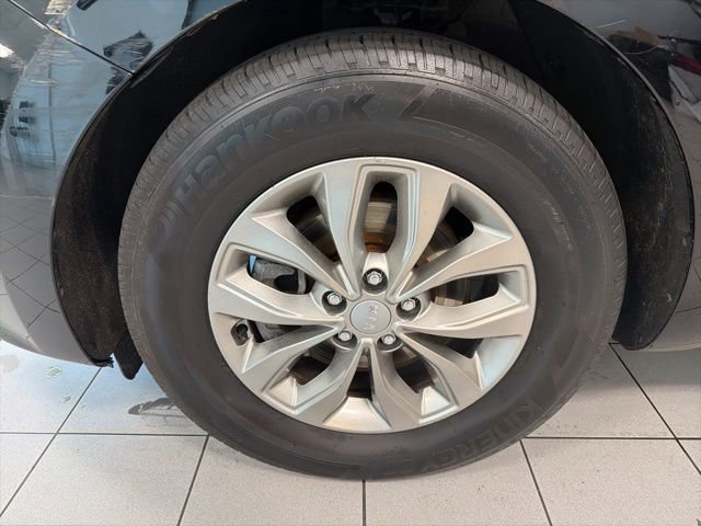 Used 2020 Kia Sedona L image 11