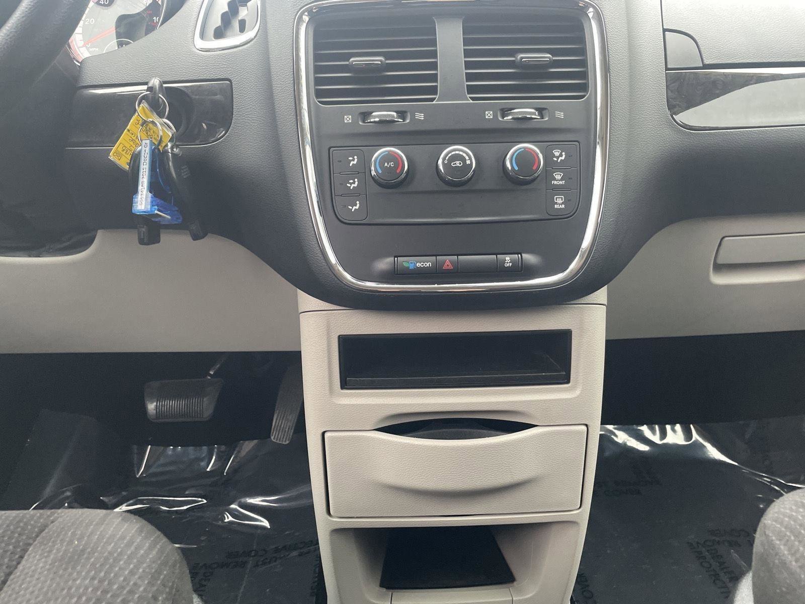 Used 2015 Dodge Grand Caravan American Value Package FWD image 16