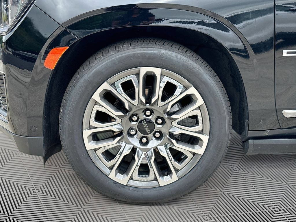Used 2024 GMC Yukon Denali Ultimate w/ LPO, Floor Liner Package AWD/4WD image 11