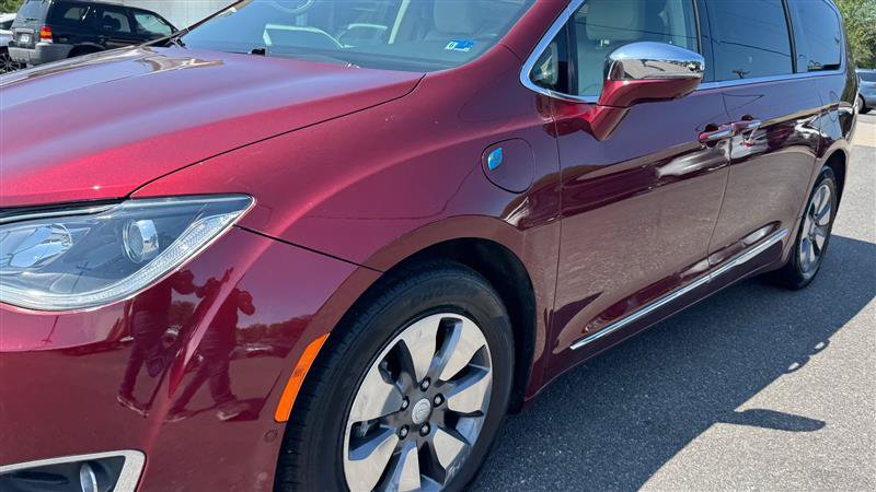 Used 2018 Chrysler Pacifica Limited w/ Advanced Safetytec Group FWD image 12