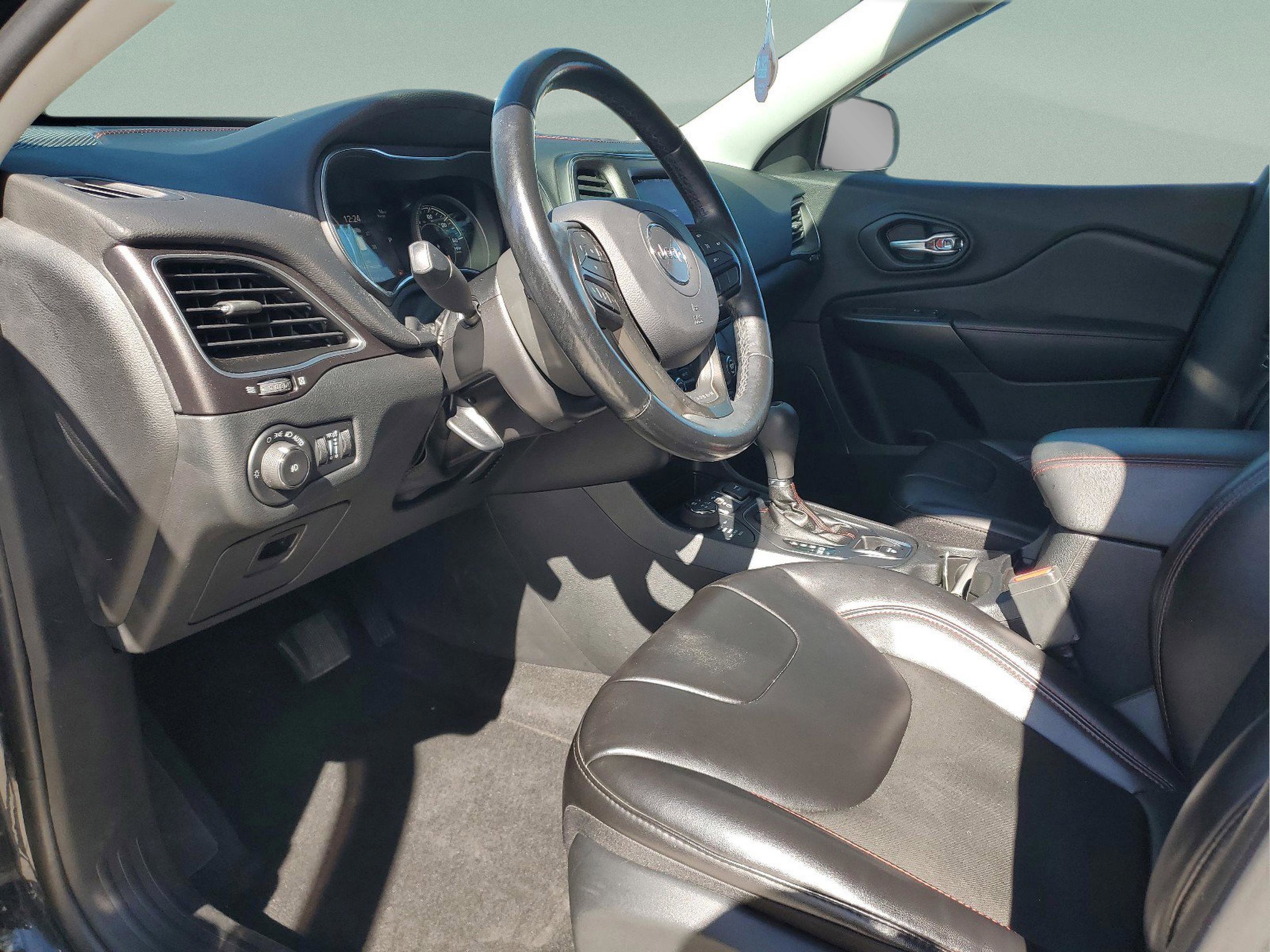 Used 2020 Jeep Cherokee Trailhawk w/ Cold Weather Group image 20