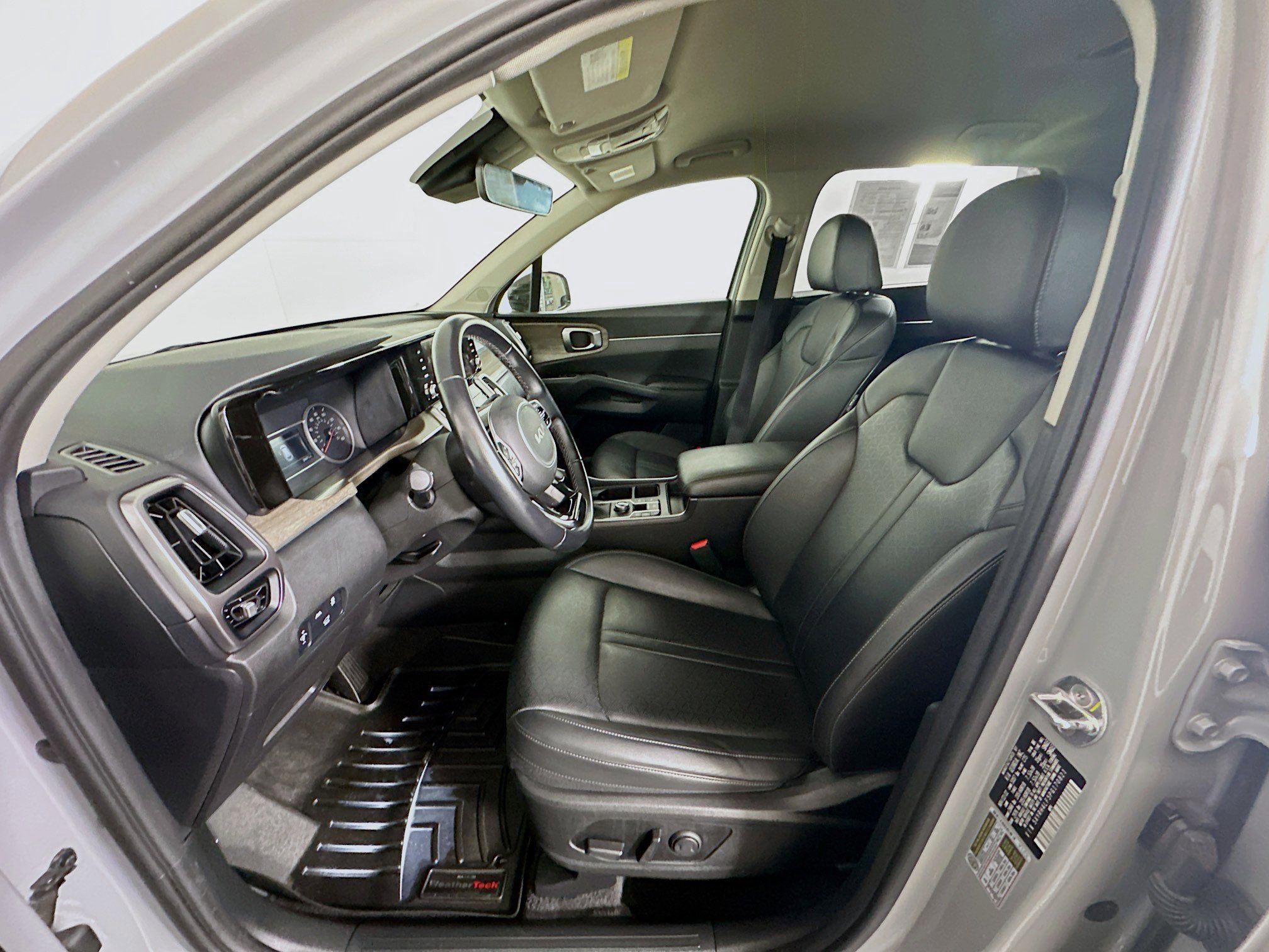 Used 2023 Kia Sorento EX image 13