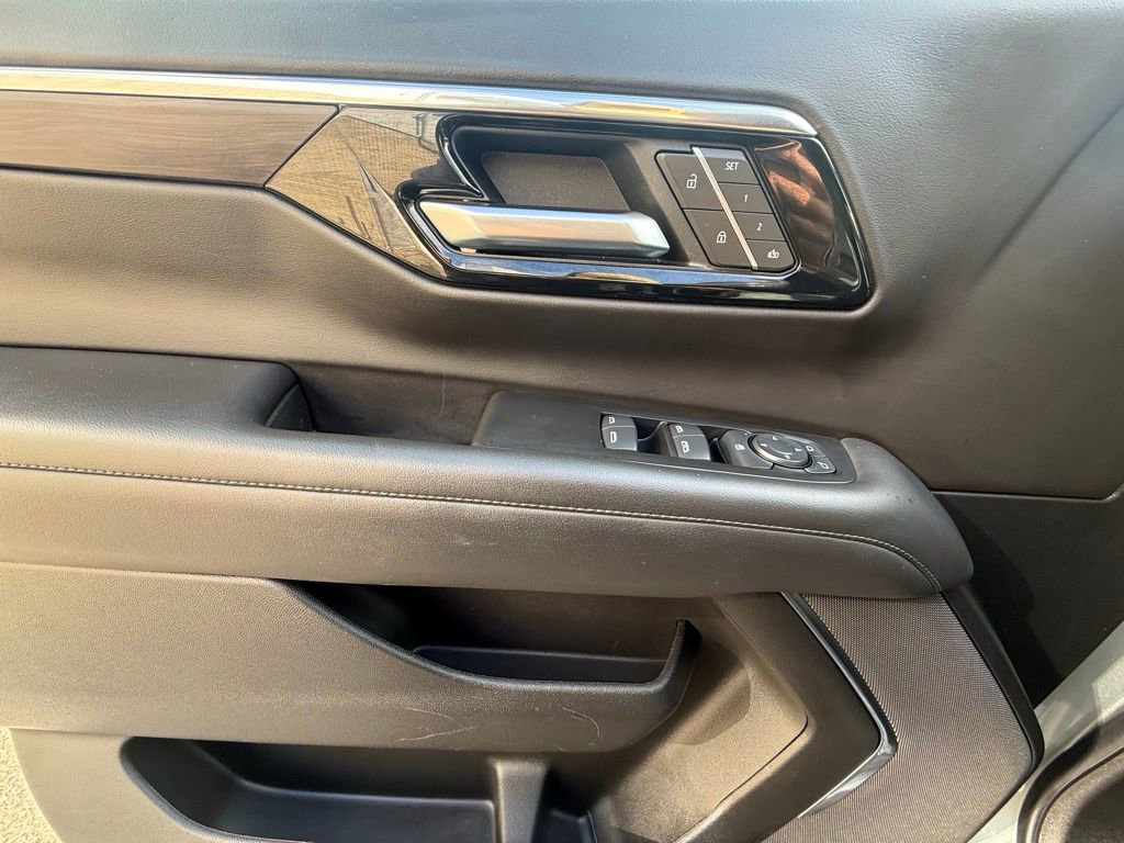 Used 2025 Chevrolet Tahoe Z71 image 12