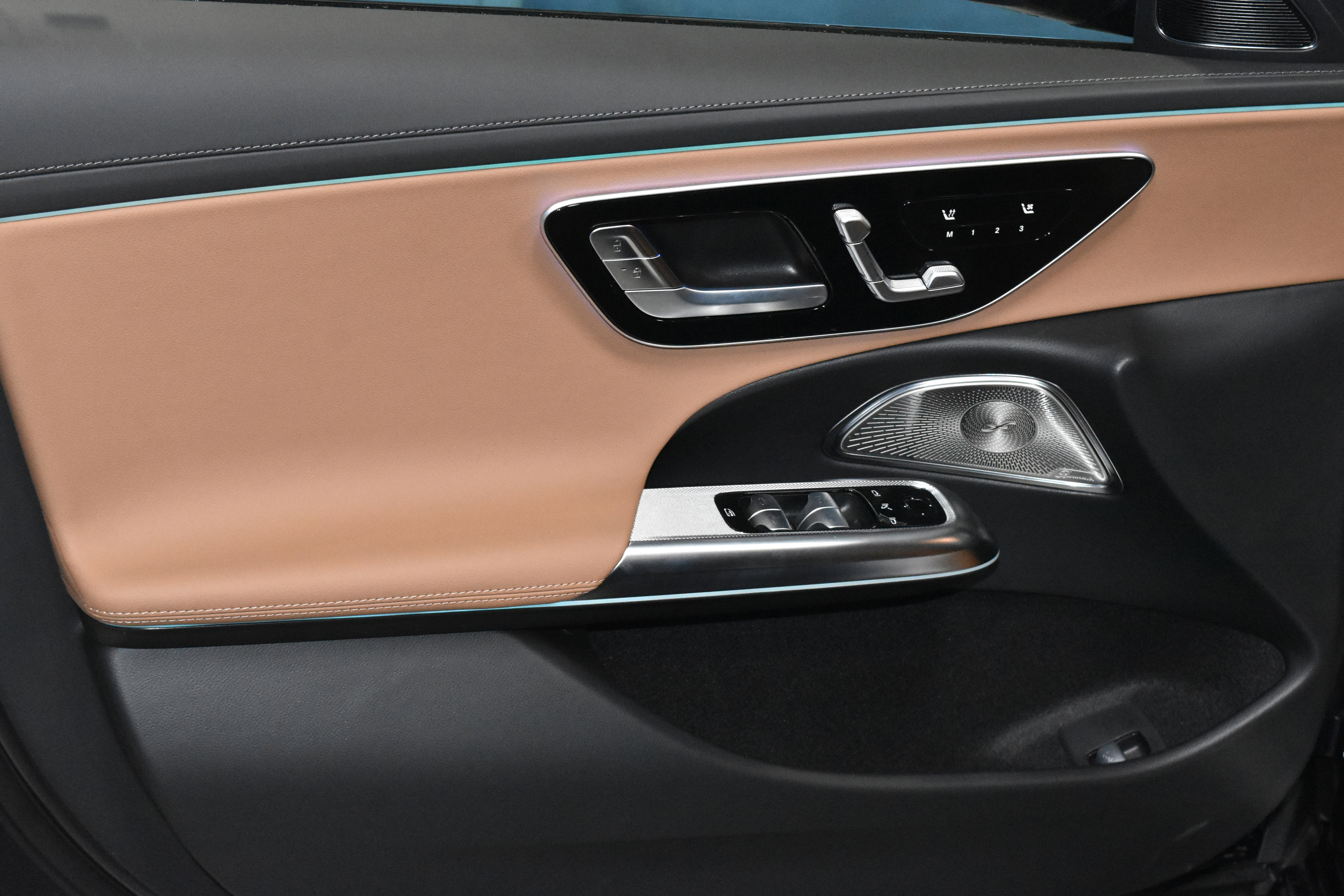 New 2026 Mercedes-Benz E 450 4MATIC Sedan image 3