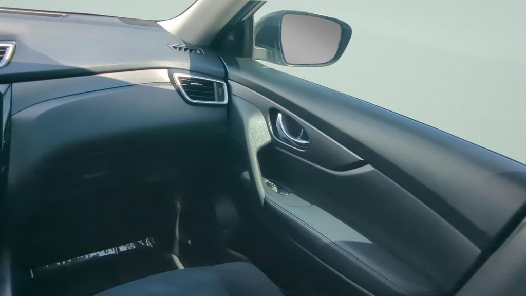 Used 2016 Nissan Rogue SV w/ SV Premium Package image 13