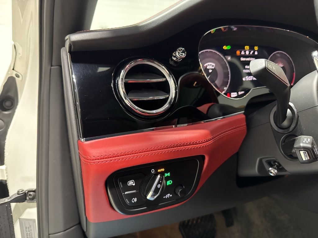 Used 2023 Bentley Bentayga AWD/4WD image 18