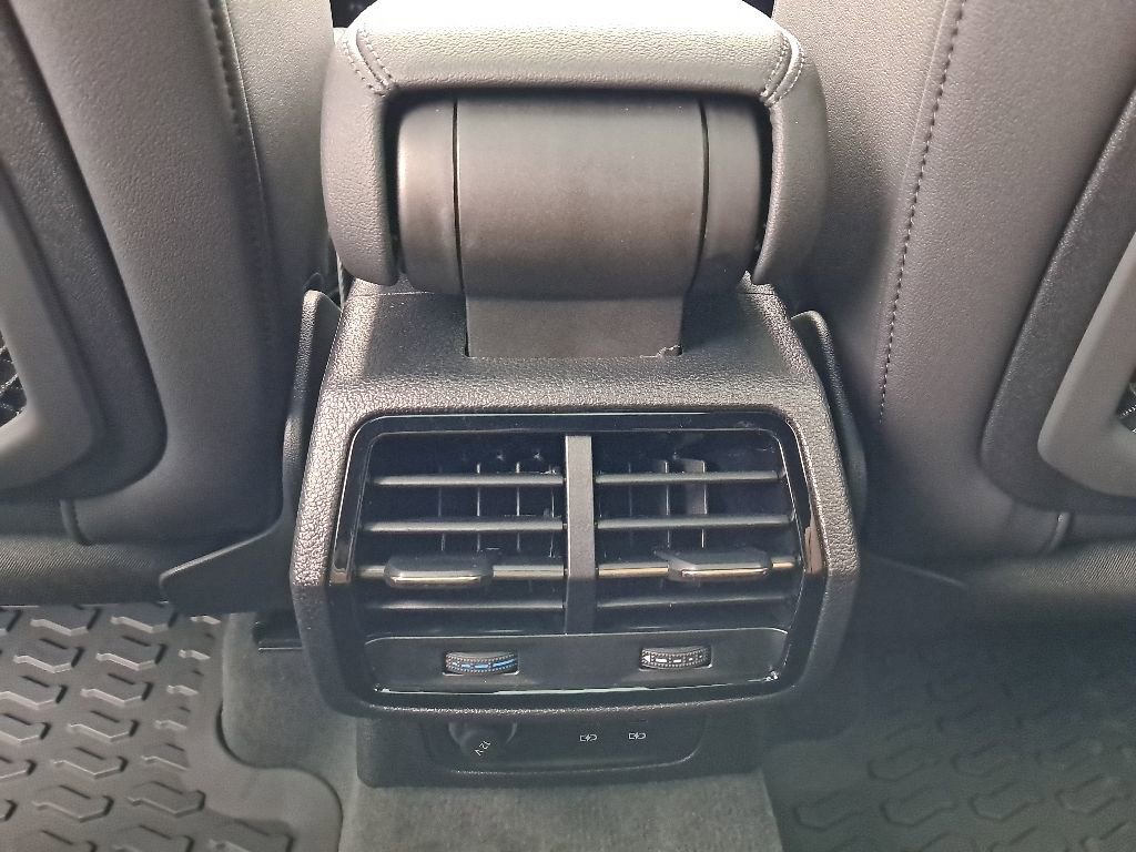 New 2025 Audi Q3 2.0T Premium image 34