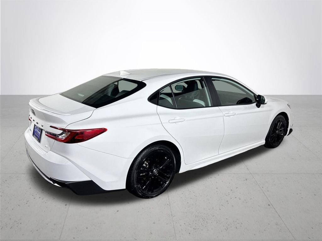 Used 2025 Toyota Camry SE image 6